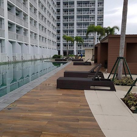 Studio Unit At The Breeze Residences Manila Exterior foto
