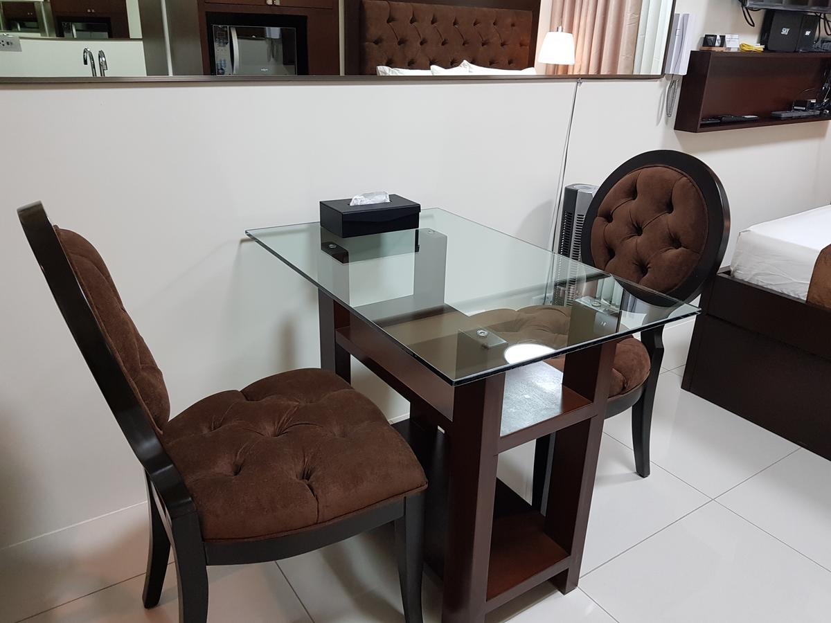 Studio Unit At The Breeze Residences Manila Exterior foto